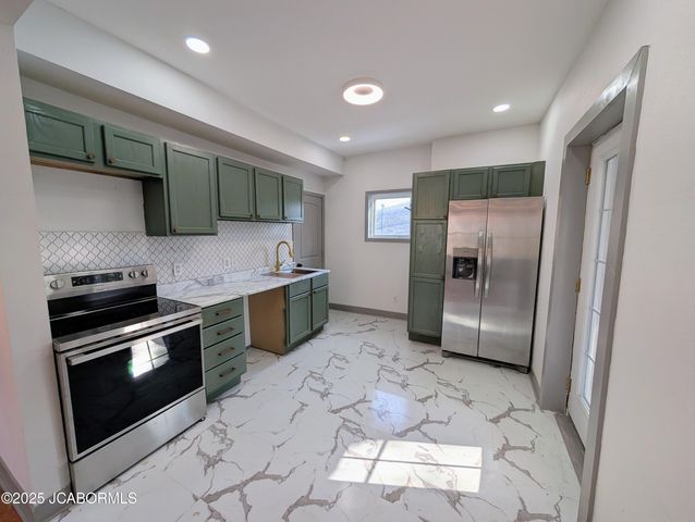 1104 E DUNKLIN STREET, Jefferson City, MO 65101