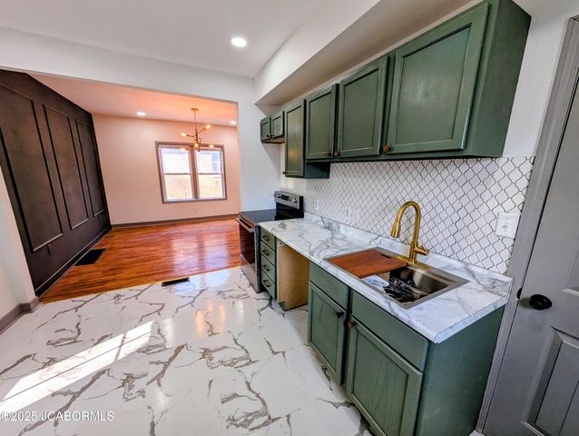 1104 E DUNKLIN STREET, Jefferson City, MO 65101