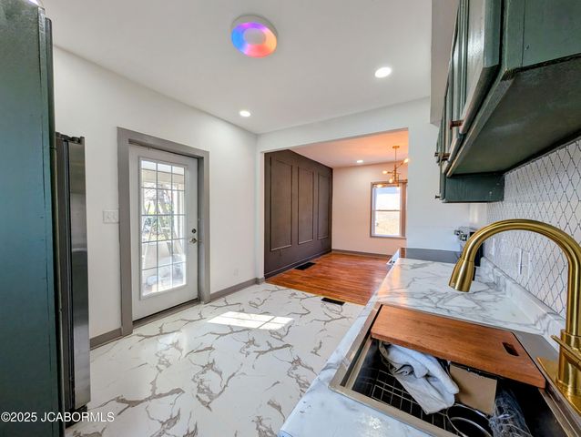 1104 E DUNKLIN STREET, Jefferson City, MO 65101