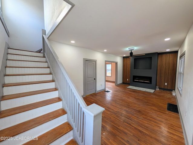 1104 E DUNKLIN STREET, Jefferson City, MO 65101