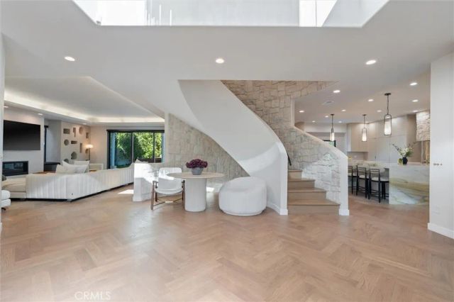 17437 Oak Creek Court, Encino, CA 91316