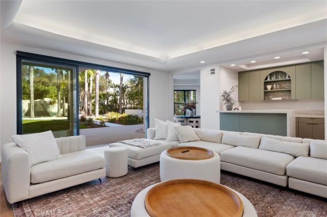 17437 Oak Creek Court, Encino, CA 91316