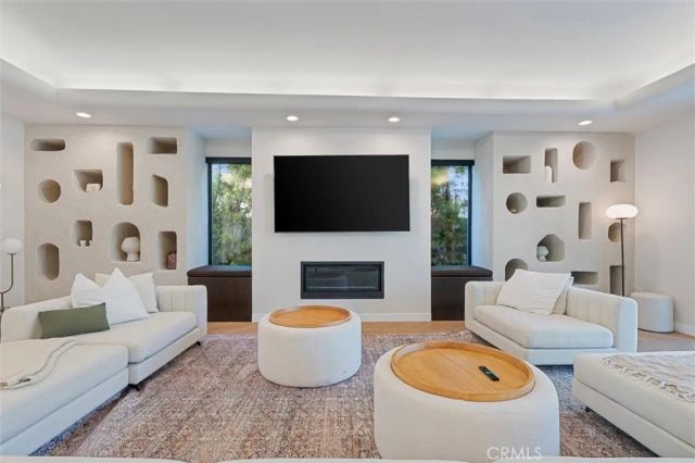 17437 Oak Creek Court, Encino, CA 91316