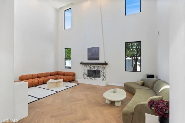 17437 Oak Creek Court, Encino, CA 91316