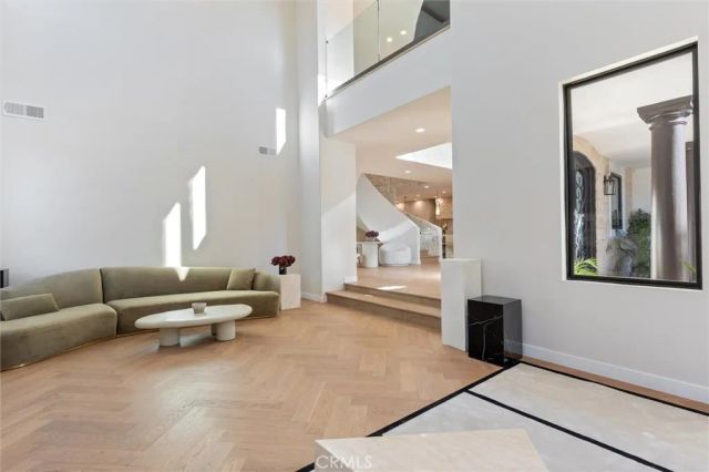 17437 Oak Creek Court, Encino, CA 91316