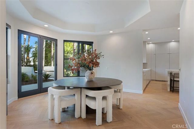 17437 Oak Creek Court, Encino, CA 91316