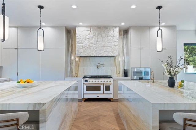 17437 Oak Creek Court, Encino, CA 91316