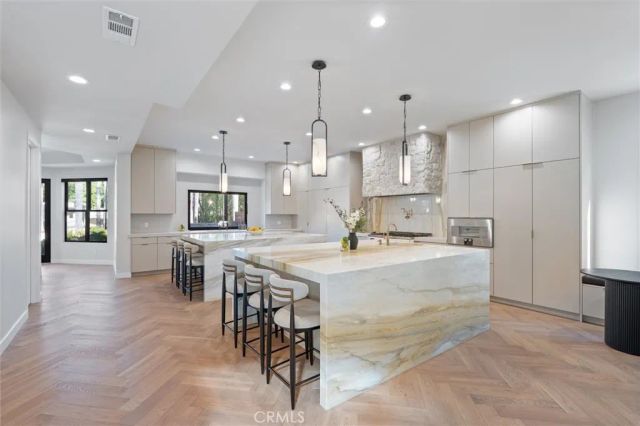 17437 Oak Creek Court, Encino, CA 91316