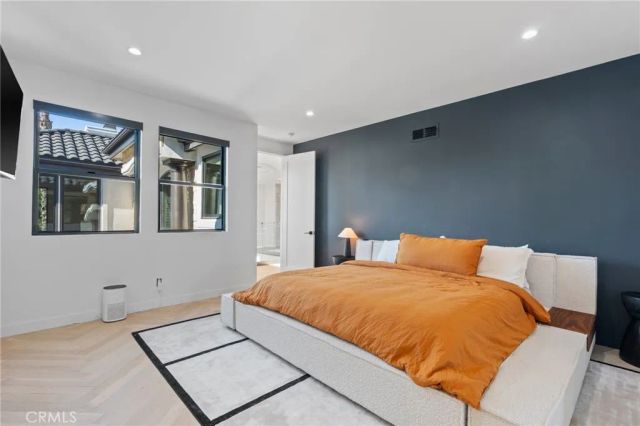 17437 Oak Creek Court, Encino, CA 91316