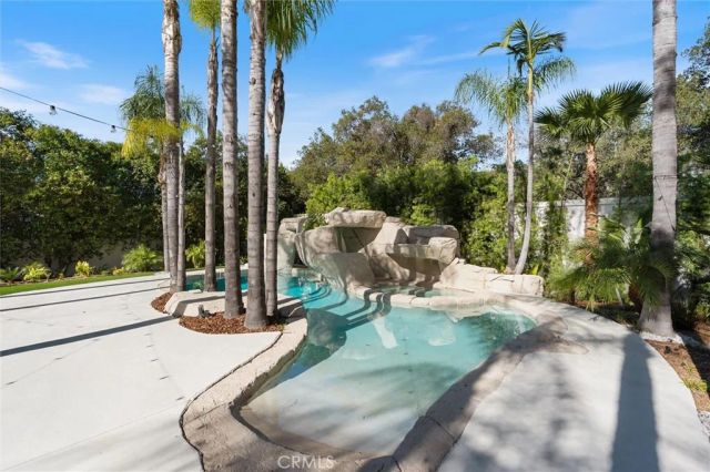 17437 Oak Creek Court, Encino, CA 91316