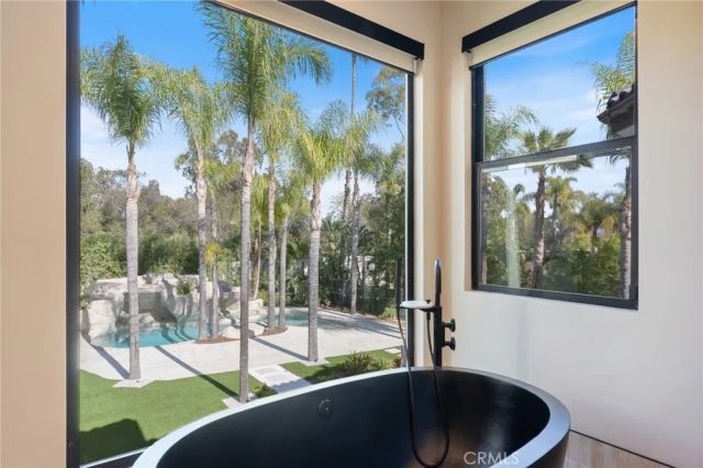 17437 Oak Creek Court, Encino, CA 91316