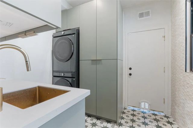 17437 Oak Creek Court, Encino, CA 91316