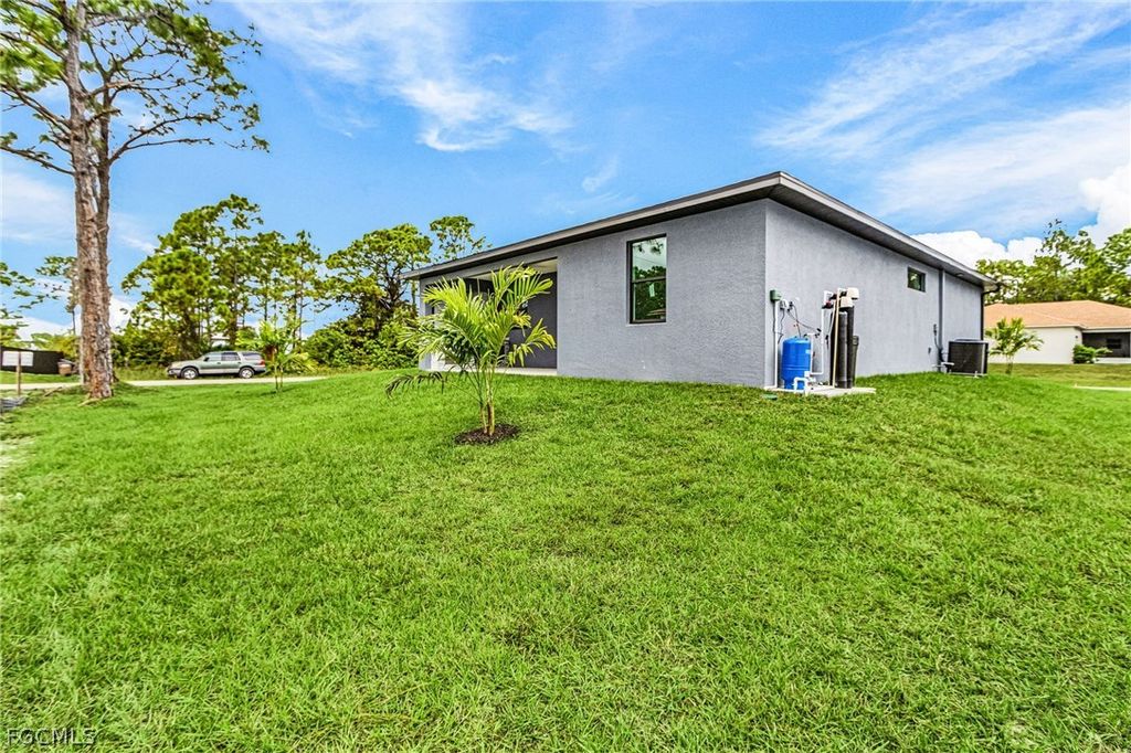 Image 18 of property listing at 614 NW 9th ST, Cape Coral, FL 33993
