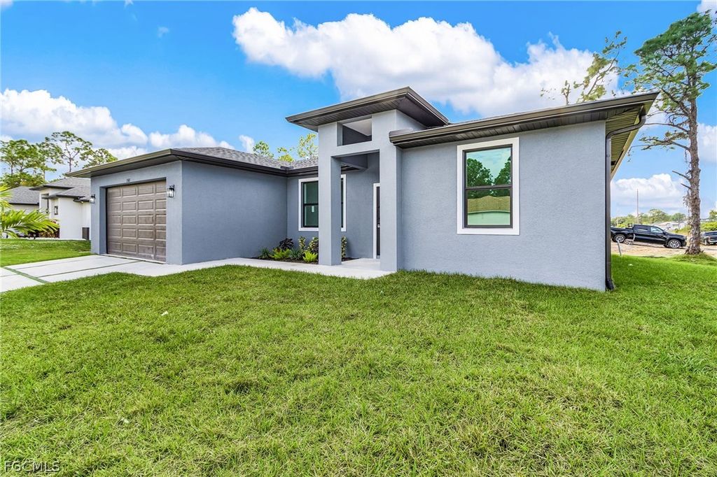 Image 3 of property listing at 614 NW 9th ST, Cape Coral, FL 33993