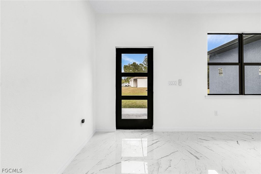 Image 4 of property listing at 614 NW 9th ST, Cape Coral, FL 33993