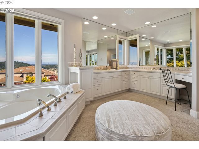 11719 Se SOLOMON Ct, Happy Valley, OR 97086