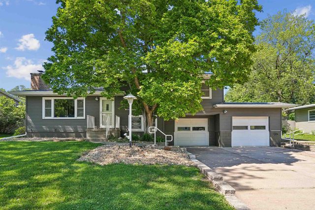 1029 W 13 Street, Cedar Falls, IA 50613