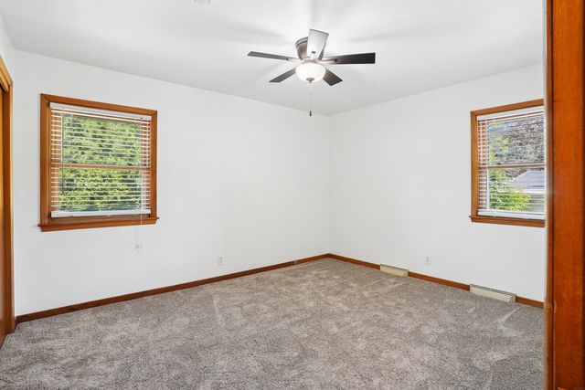 1029 W 13 Street, Cedar Falls, IA 50613