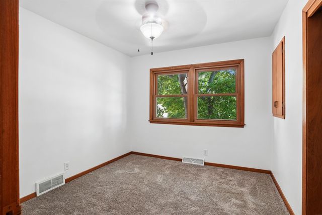 1029 W 13 Street, Cedar Falls, IA 50613