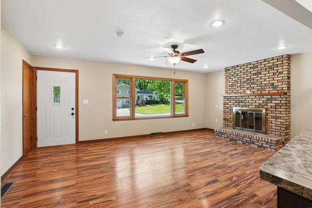 1029 W 13 Street, Cedar Falls, IA 50613