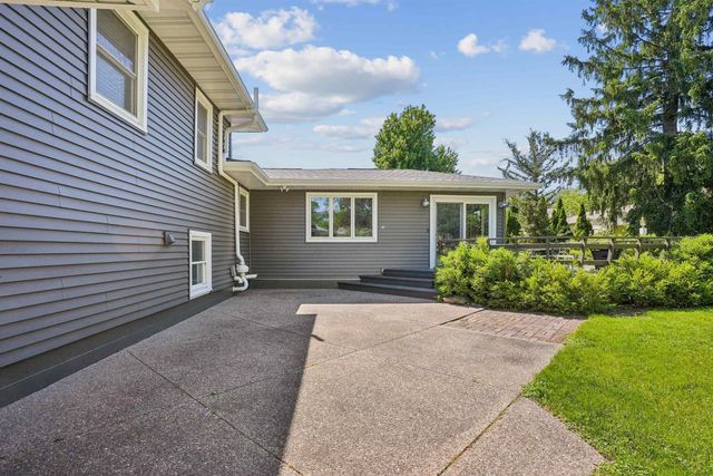 1029 W 13 Street, Cedar Falls, IA 50613