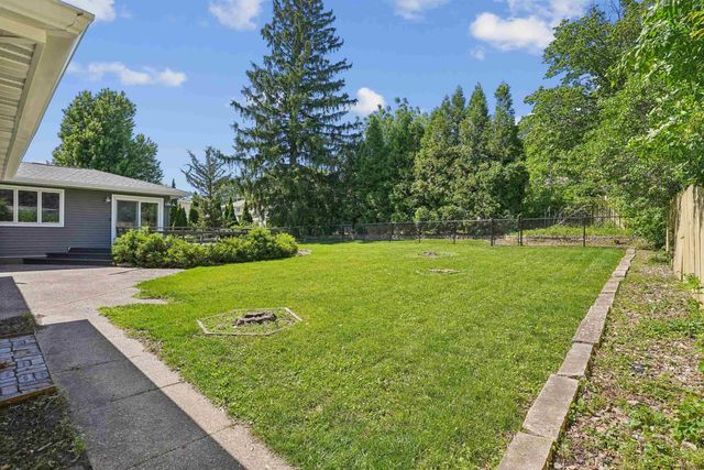 1029 W 13 Street, Cedar Falls, IA 50613