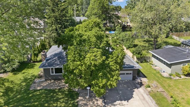 1029 W 13 Street, Cedar Falls, IA 50613