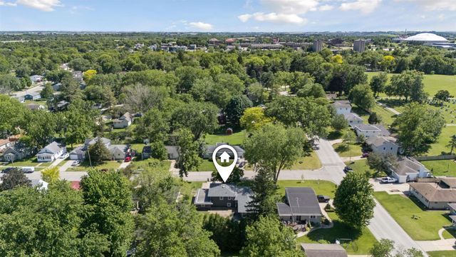 1029 W 13 Street, Cedar Falls, IA 50613