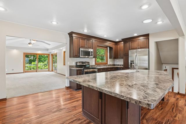 1029 W 13 Street, Cedar Falls, IA 50613
