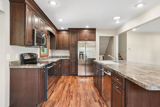 1029 W 13 Street, Cedar Falls, IA 50613