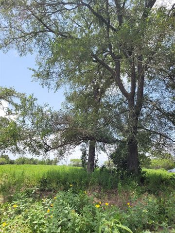 10557 Roy Road, Flatonia, TX 78941