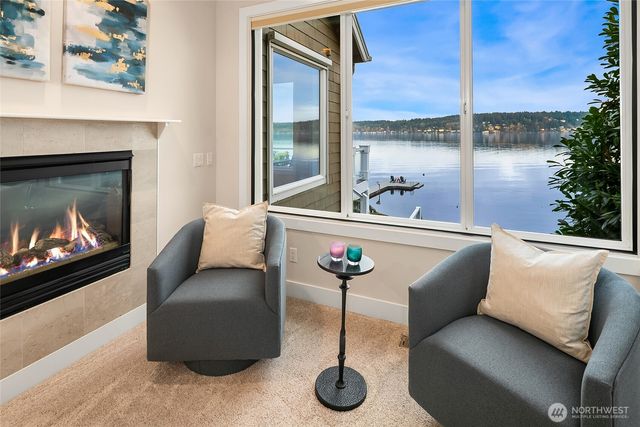 2010 W Lake Sammamish Parkway SE, Bellevue, WA 98008