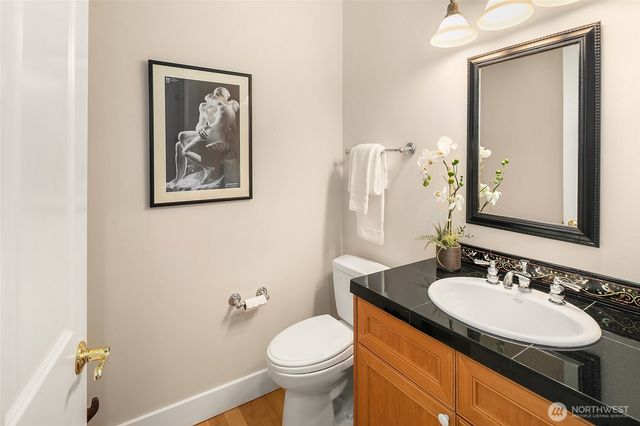 2010 W Lake Sammamish Parkway SE, Bellevue, WA 98008