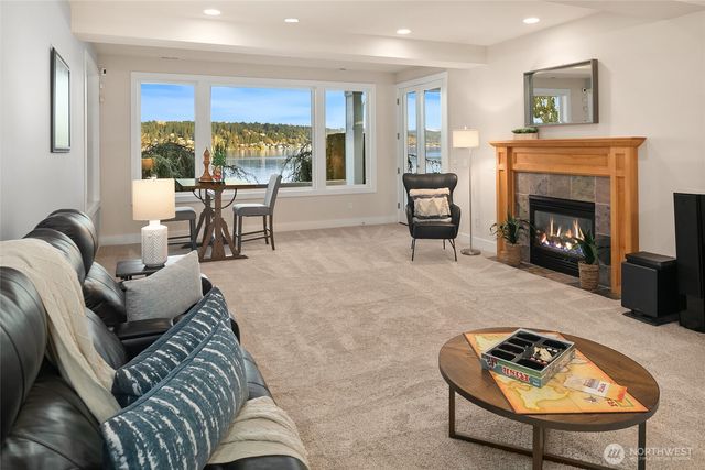 2010 W Lake Sammamish Parkway SE, Bellevue, WA 98008