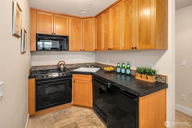 2010 W Lake Sammamish Parkway SE, Bellevue, WA 98008