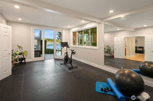 2010 W Lake Sammamish Parkway SE, Bellevue, WA 98008