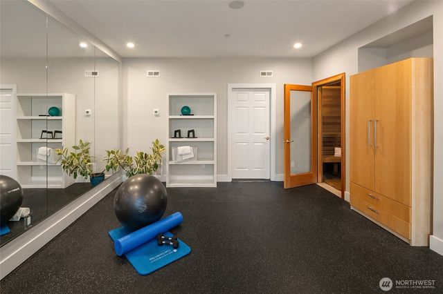 2010 W Lake Sammamish Parkway SE, Bellevue, WA 98008