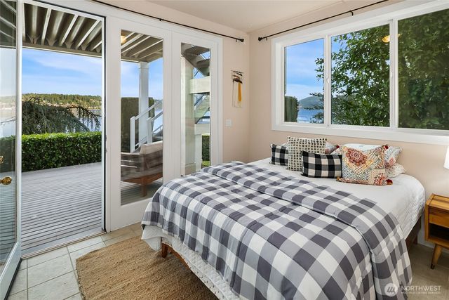 2010 W Lake Sammamish Parkway SE, Bellevue, WA 98008