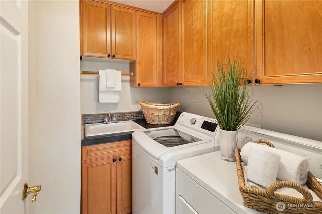 2010 W Lake Sammamish Parkway SE, Bellevue, WA 98008