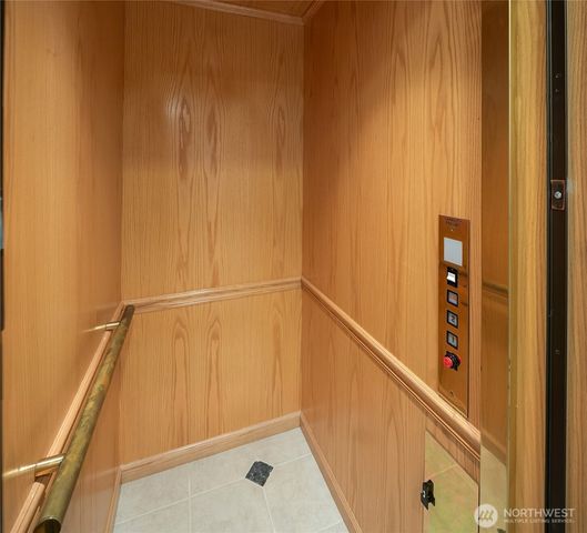 2010 W Lake Sammamish Parkway SE, Bellevue, WA 98008