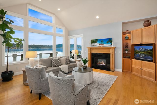 2010 W Lake Sammamish Parkway SE, Bellevue, WA 98008