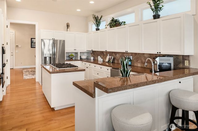 2010 W Lake Sammamish Parkway SE, Bellevue, WA 98008