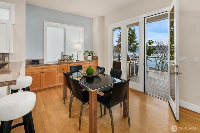 2010 W Lake Sammamish Parkway SE, Bellevue, WA 98008