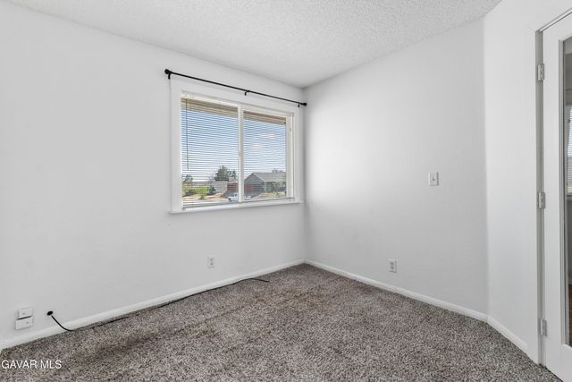 1049 Barrington Ave Avenue, Rosamond, CA 93560