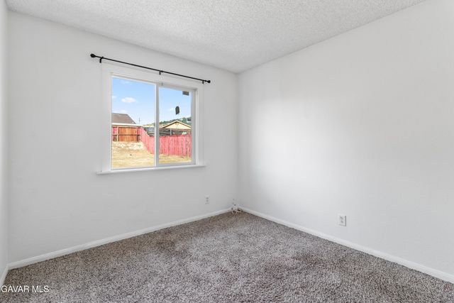 1049 Barrington Ave Avenue, Rosamond, CA 93560