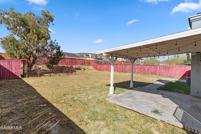 1049 Barrington Ave Avenue, Rosamond, CA 93560