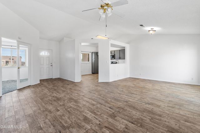 1049 Barrington Ave Avenue, Rosamond, CA 93560