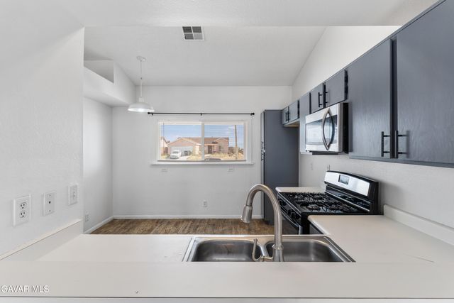 1049 Barrington Ave Avenue, Rosamond, CA 93560