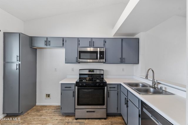 1049 Barrington Ave Avenue, Rosamond, CA 93560