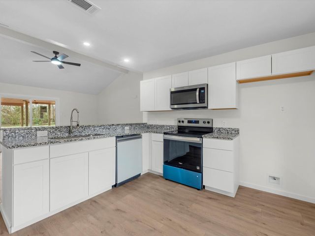 230 W Willwood Drive, Willis, TX 77378